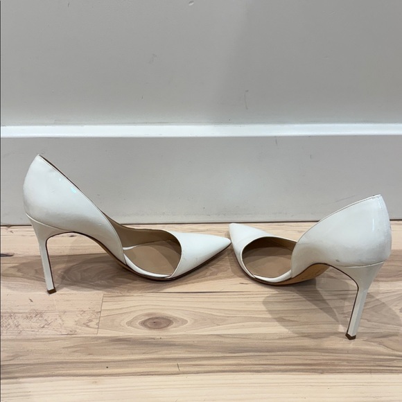 Manolo Blahnik Classic White Heels - Picture 4 of 4